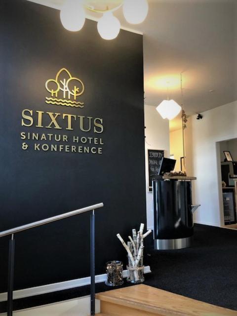 Sixtus Sinatur Hotel & Konference 미델파르트 외부 사진